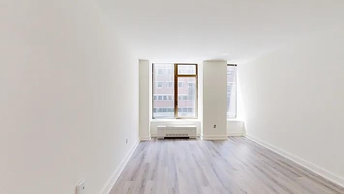 Hanover Square - Photo 1