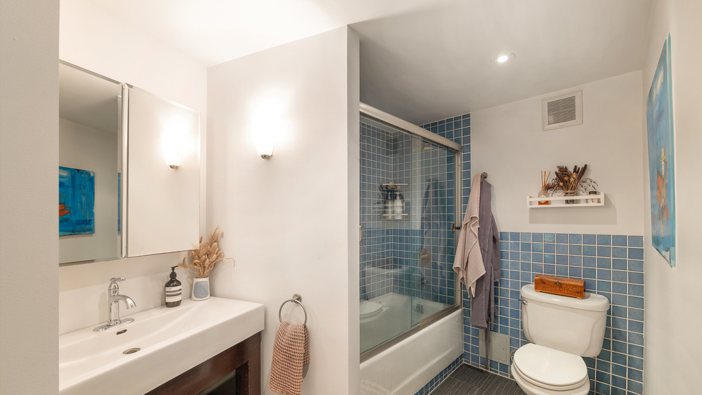 130 Barrow St - Photo 3