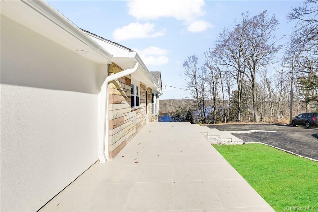 225 Hilltop Street - Photo 5