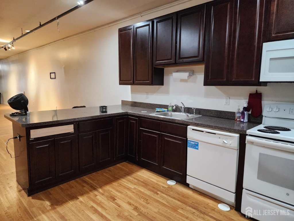 378 George Street - Photo 2