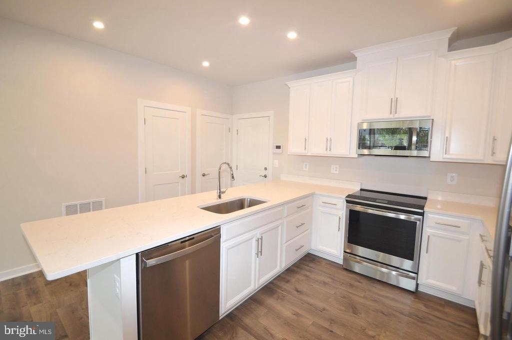 13518 Sayward Boulevard - Photo 11