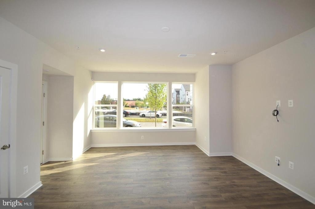 13518 Sayward Boulevard - Photo 2