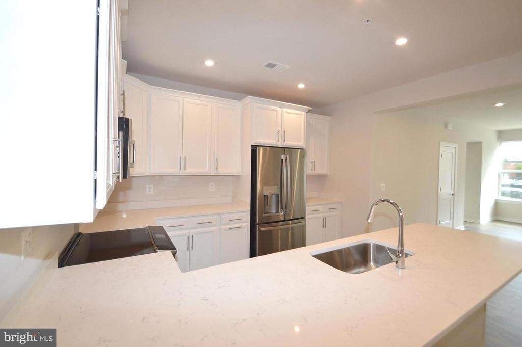 13518 Sayward Boulevard - Photo 9
