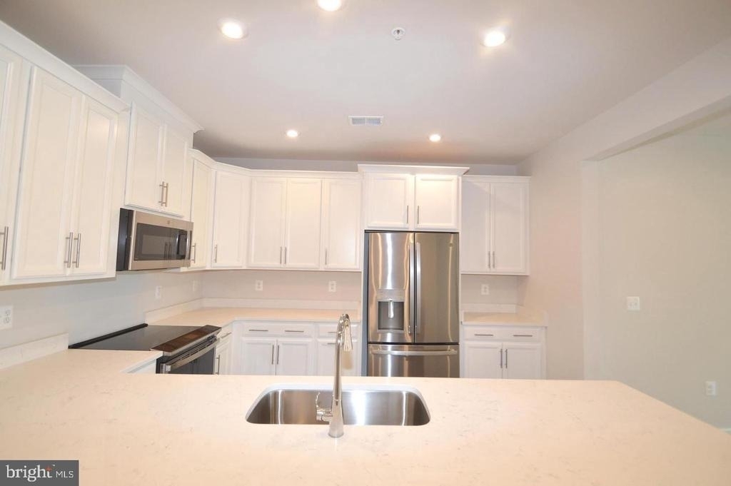 13518 Sayward Boulevard - Photo 8