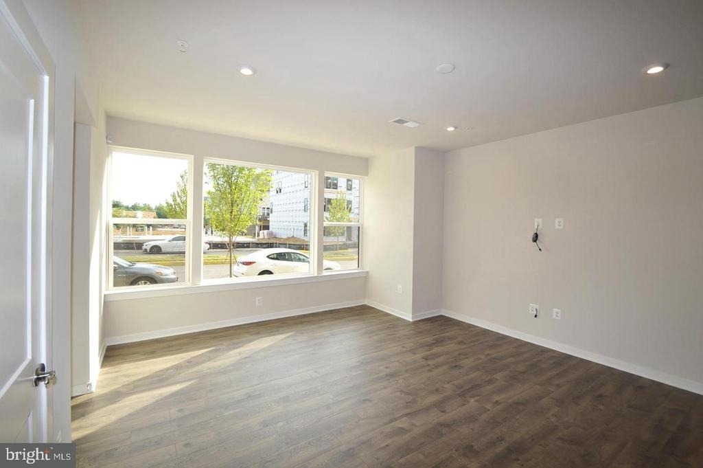 13518 Sayward Boulevard - Photo 3