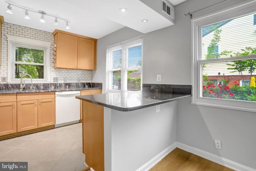 2340 Fairview Terrace - Photo 5