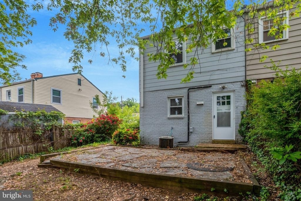 2340 Fairview Terrace - Photo 25