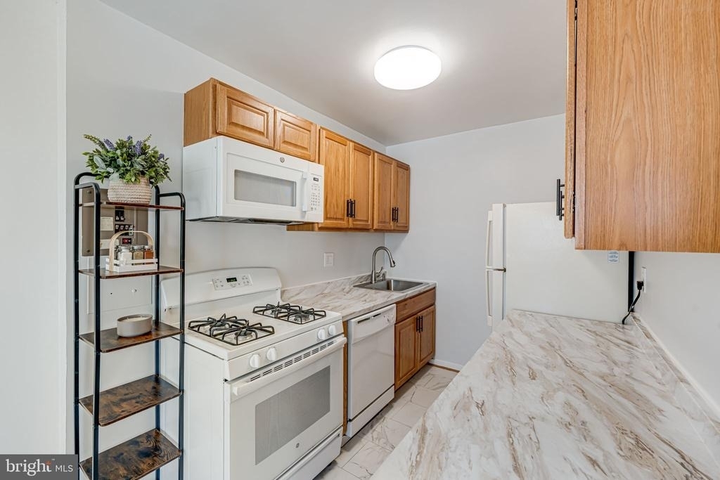 1200 S Arlington Ridge Road - Photo 9
