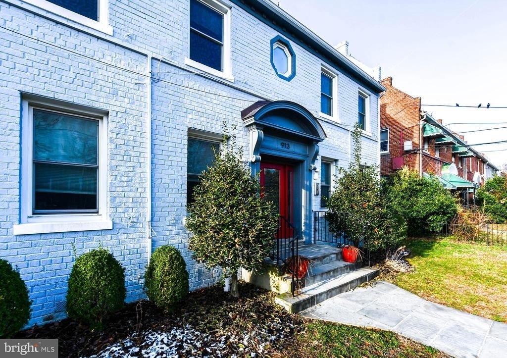 913 Quincy Street Ne - Photo 3