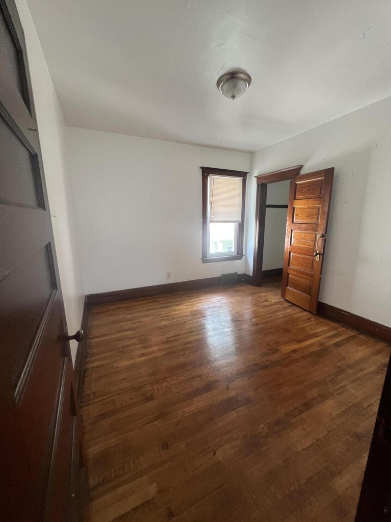 2921 Helen Street - Photo 6