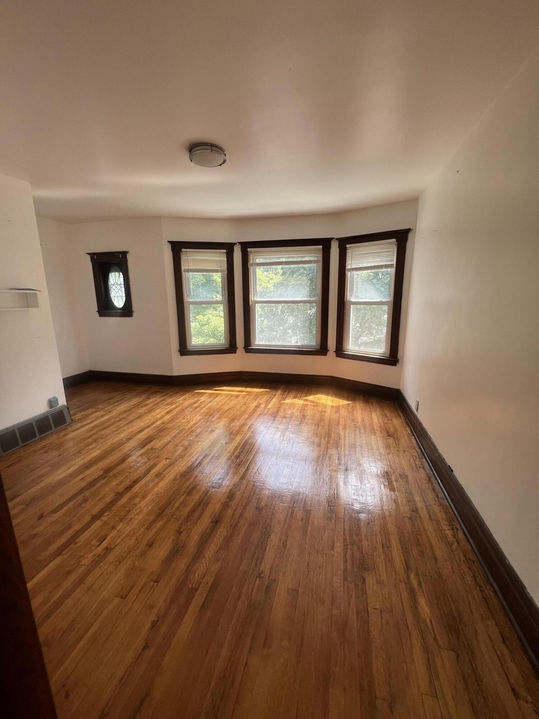 2921 Helen Street - Photo 1