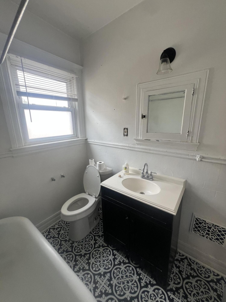 2921 Helen Street - Photo 2