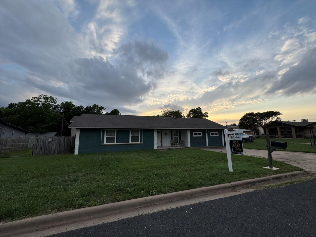 3520 Roanoke Dr - Photo 1