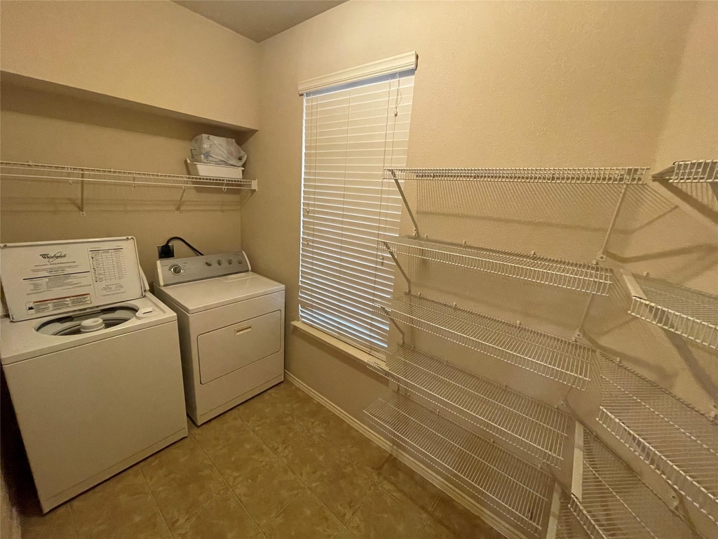 1211 Peyton Pl - Photo 11