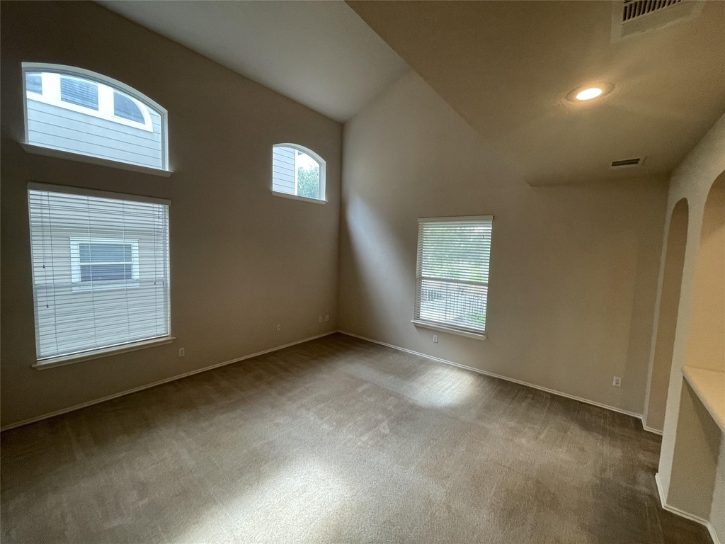 1211 Peyton Pl - Photo 3