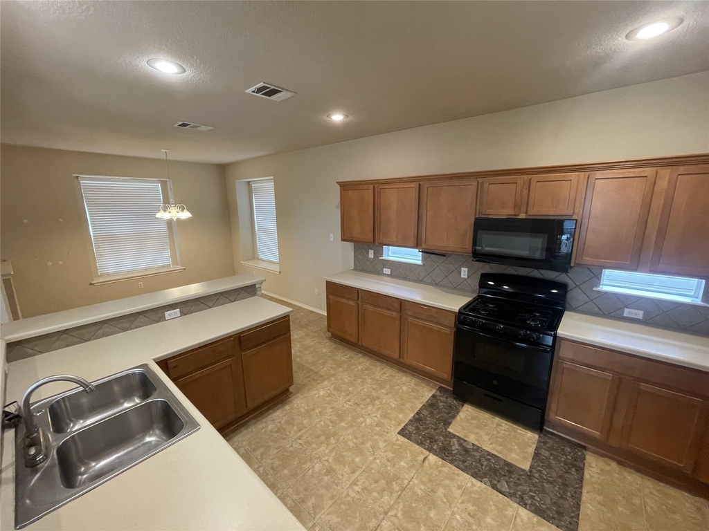 1211 Peyton Pl - Photo 7