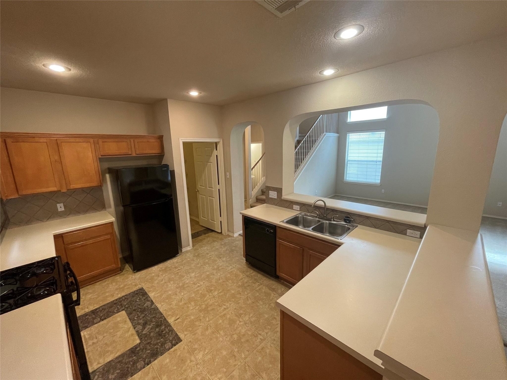 1211 Peyton Pl - Photo 8