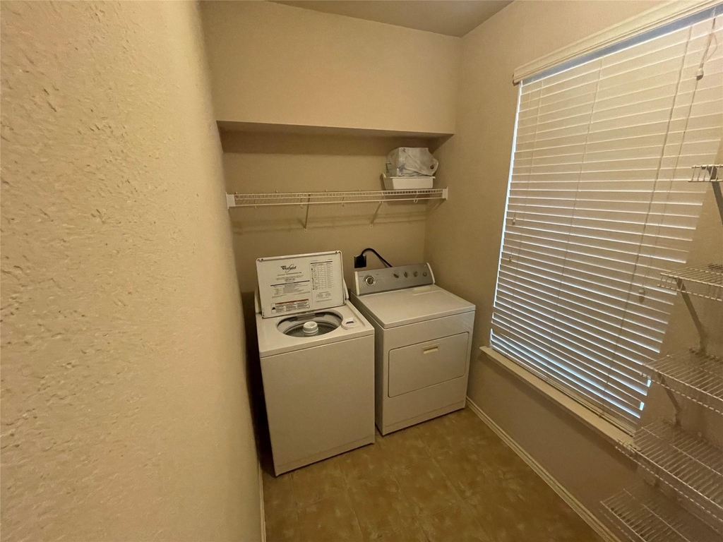 1211 Peyton Pl - Photo 12