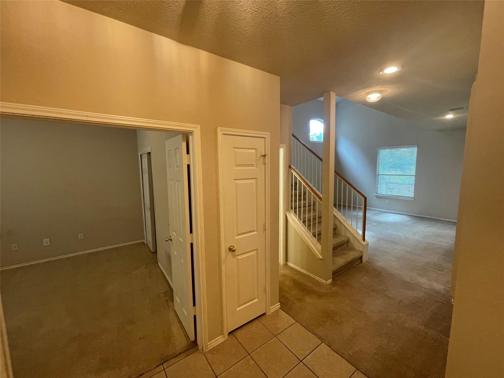 1211 Peyton Pl - Photo 1