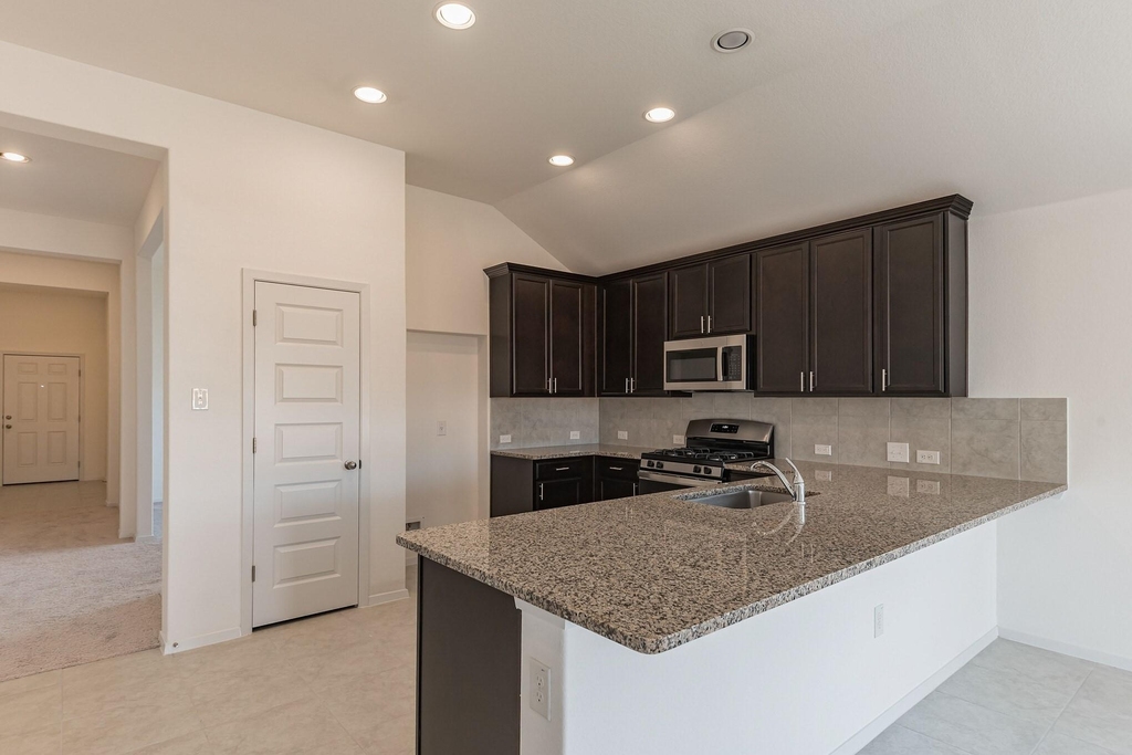 110 Watercourse Way - Photo 4