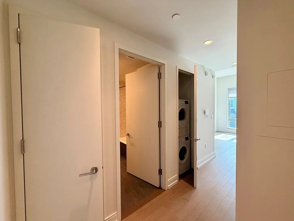 555 10th Avenue - Photo 4