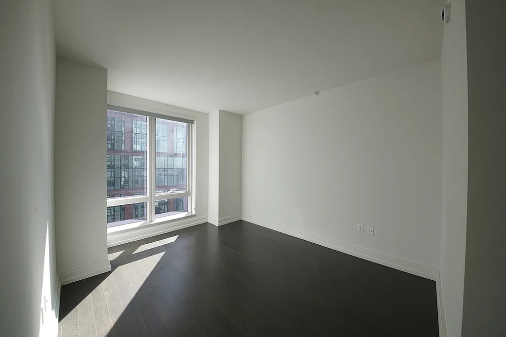 555 10th Avenue - Photo 1