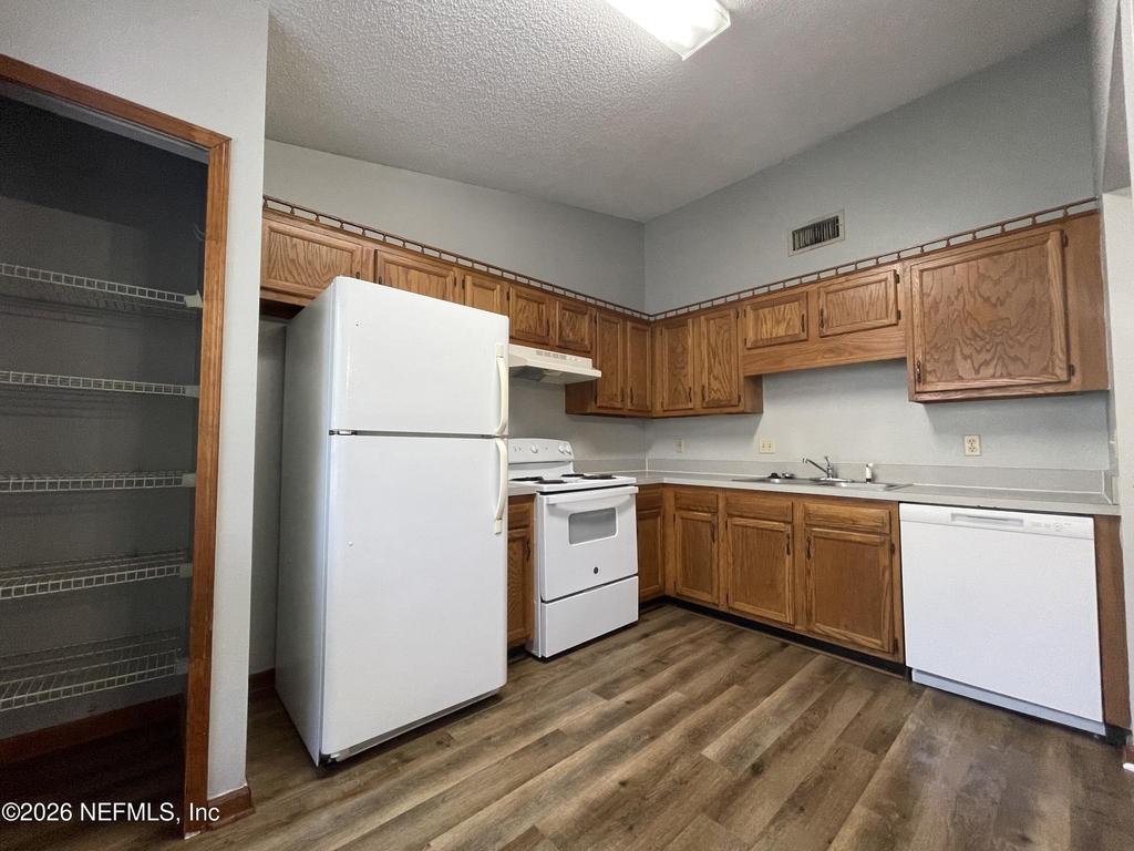 13326 Currituck Drive N - Photo 2