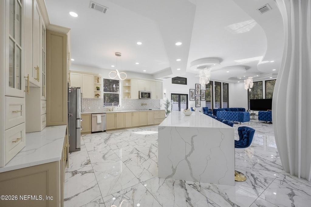 1450 Wentworth Avenue - Photo 5