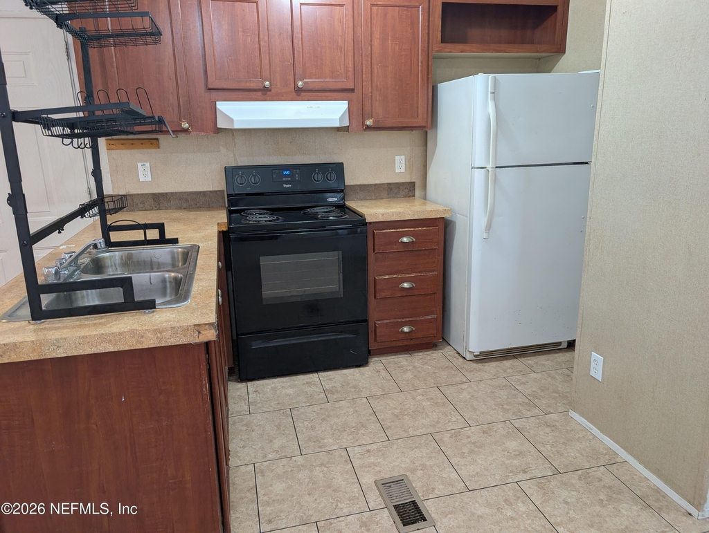 123 Hayman Drive - Photo 2