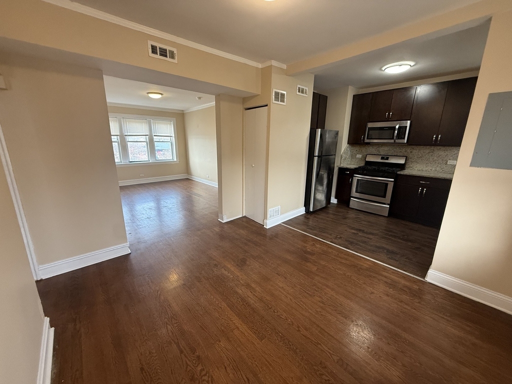 4454 W Diversey Avenue - Photo 4