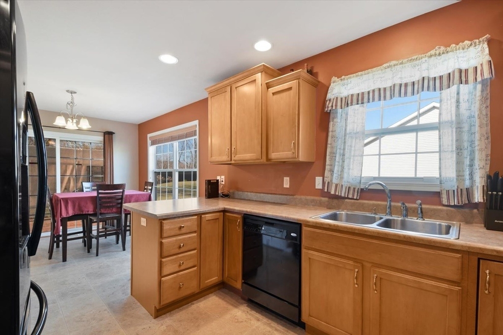705 Bergamot Street - Photo 6
