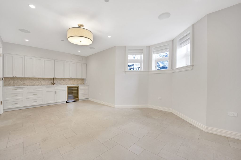 105 W Chestnut Street - Photo 16