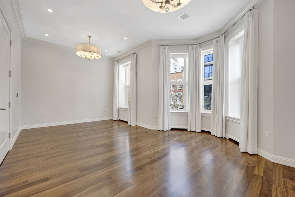 105 W Chestnut Street - Photo 6