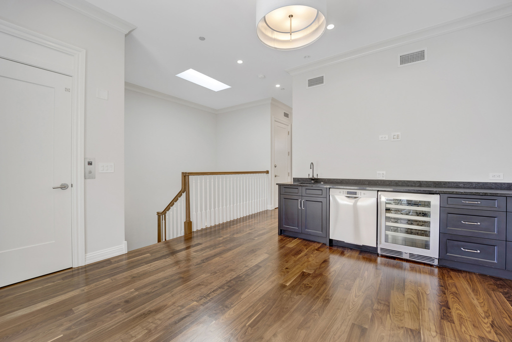 105 W Chestnut Street - Photo 33