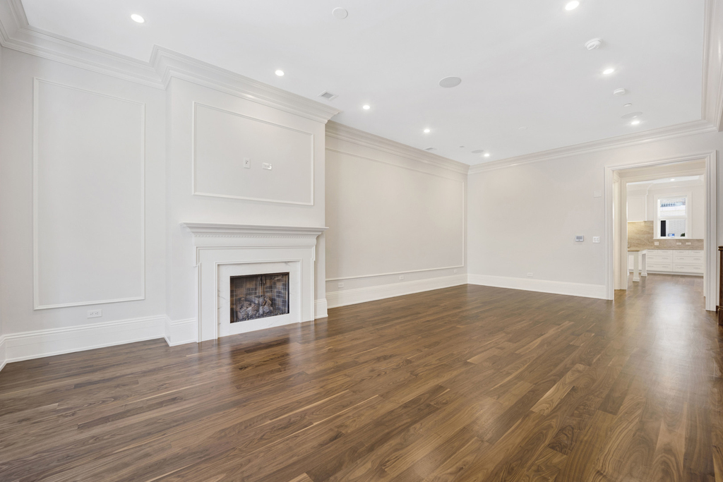 105 W Chestnut Street - Photo 1