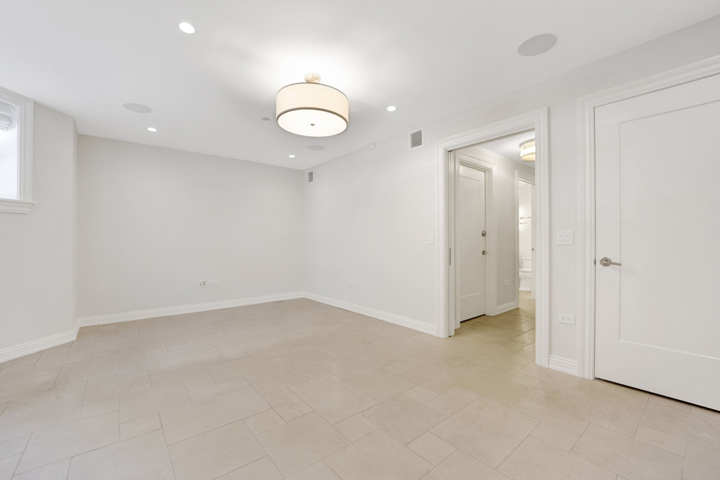 105 W Chestnut Street - Photo 17