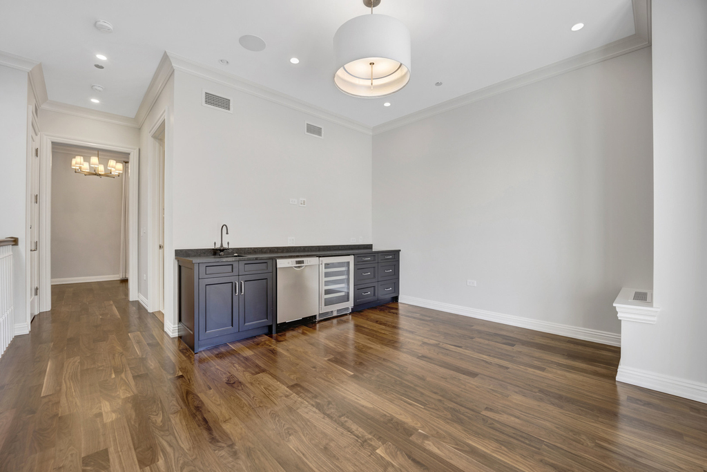 105 W Chestnut Street - Photo 27