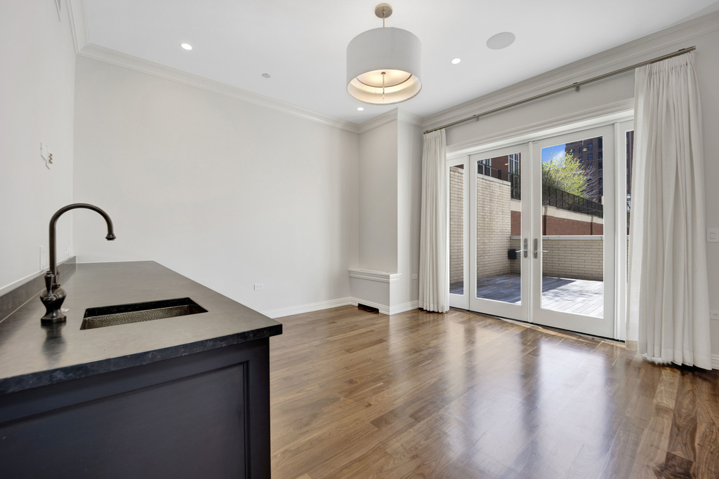 105 W Chestnut Street - Photo 26