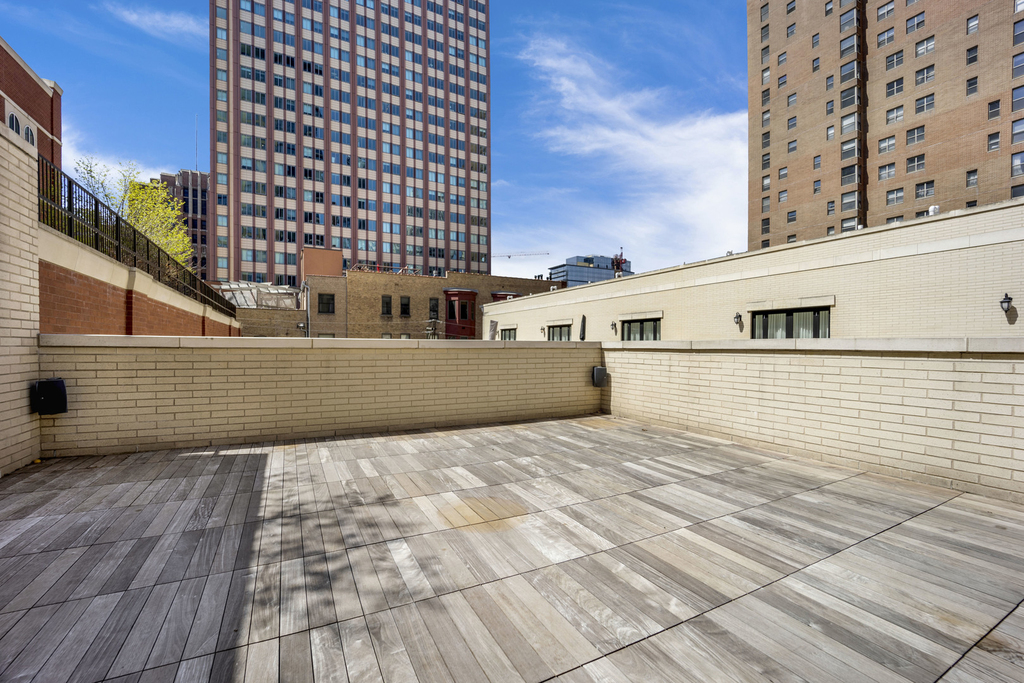 105 W Chestnut Street - Photo 34