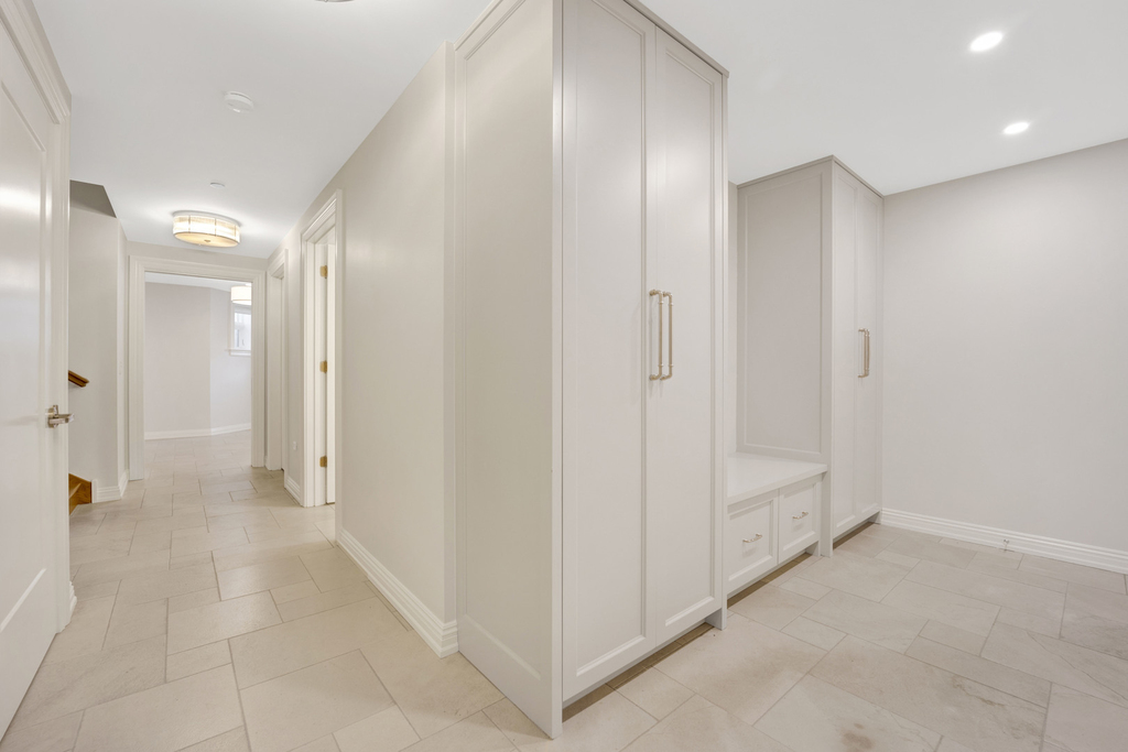 105 W Chestnut Street - Photo 19
