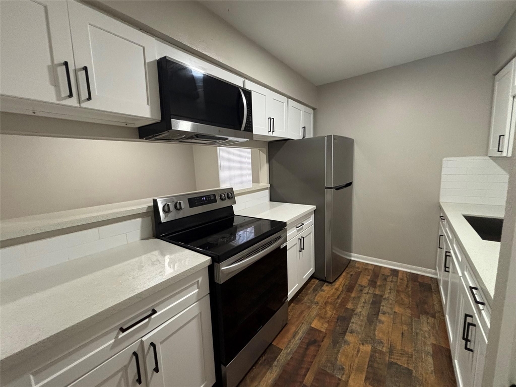 910 7th Avenue N - Photo 5