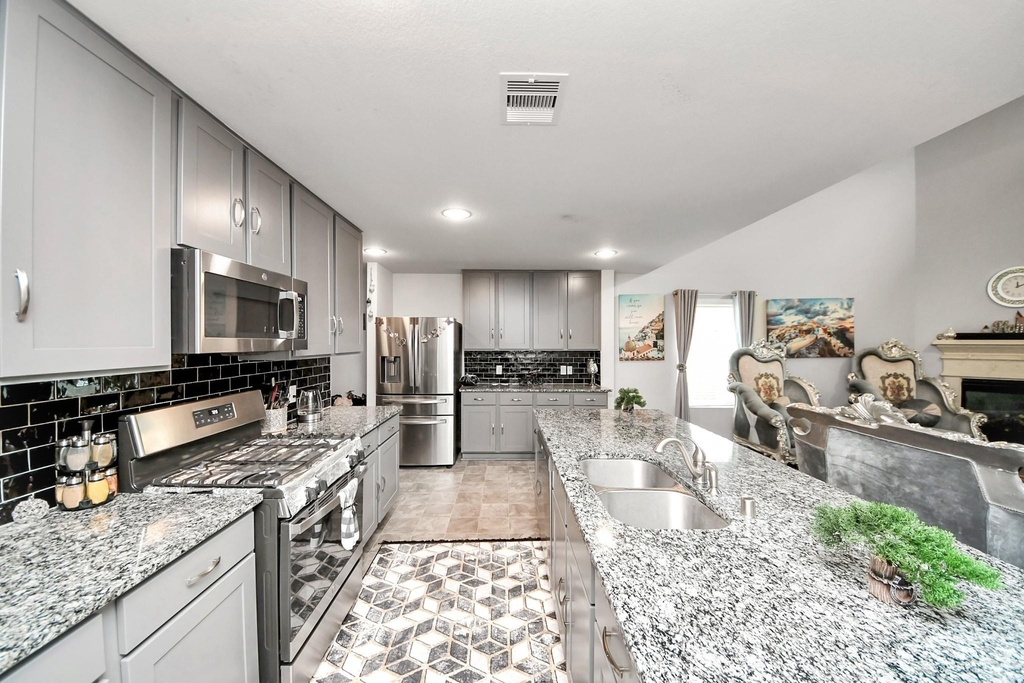 2918 Silverhorn Lane - Photo 16
