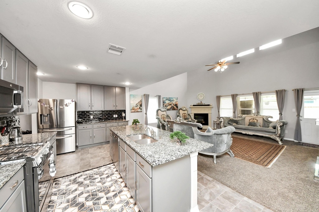 2918 Silverhorn Lane - Photo 15