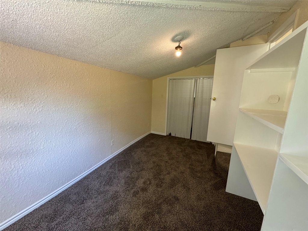 909 14th Avenue N - Photo 2