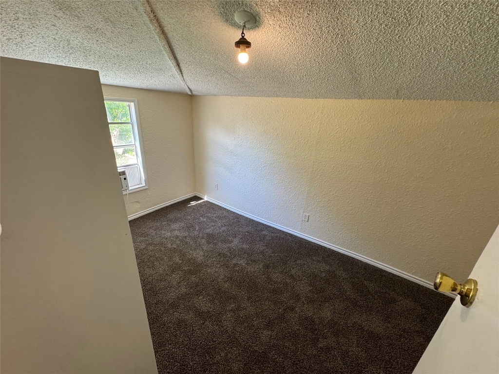 909 14th Avenue N - Photo 1