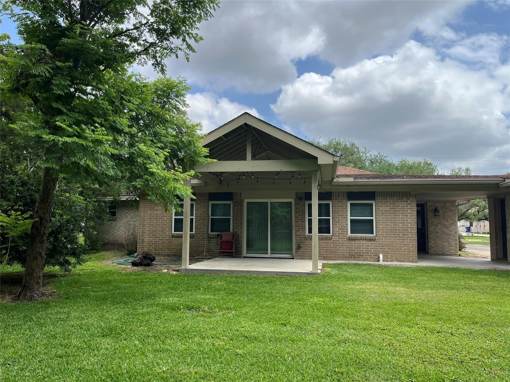 304 S Shadowbend Avenue - Photo 2