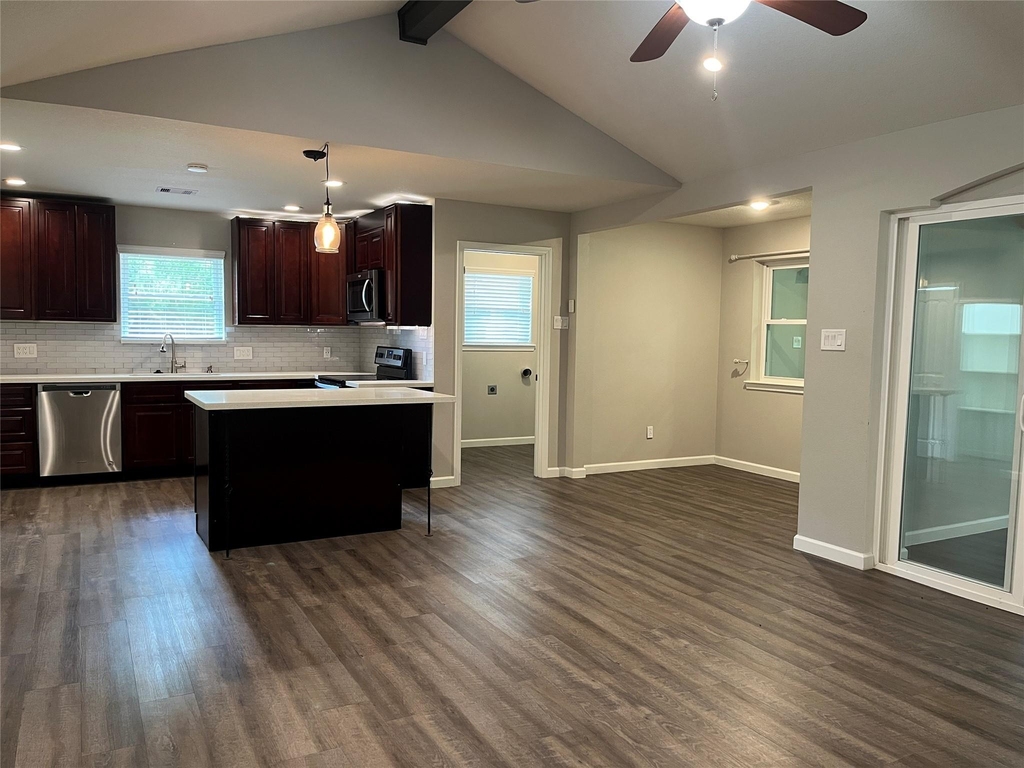 304 S Shadowbend Avenue - Photo 3
