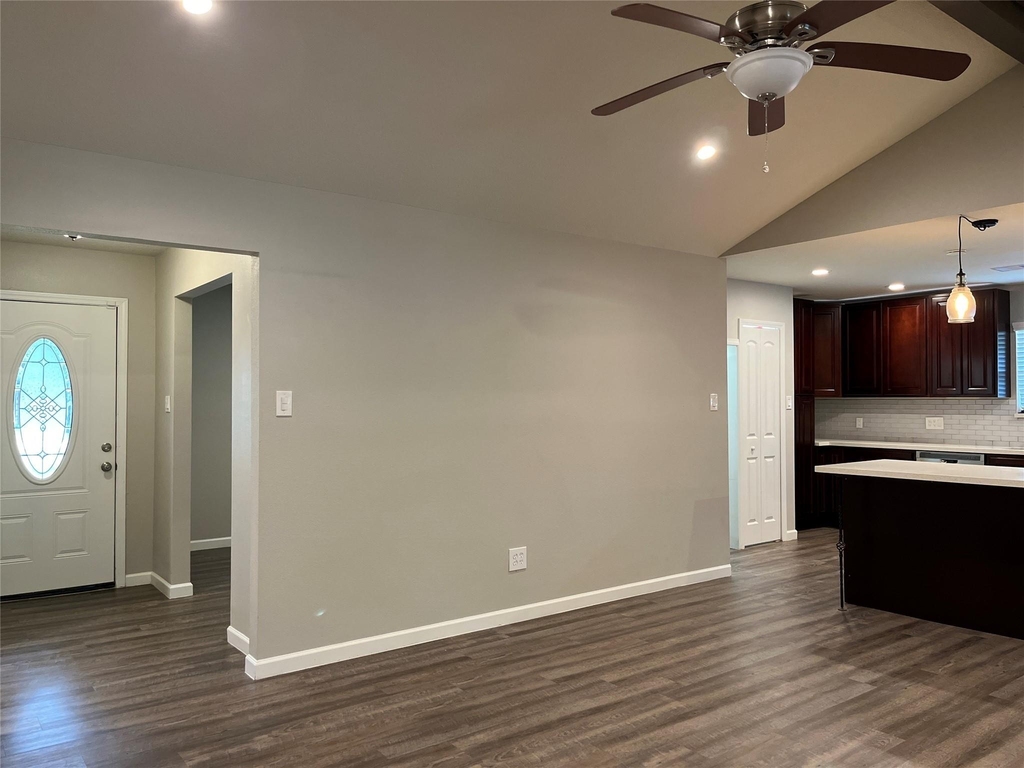 304 S Shadowbend Avenue - Photo 19