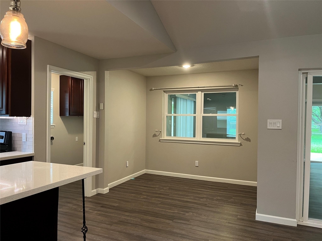 304 S Shadowbend Avenue - Photo 11