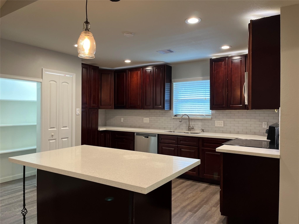 304 S Shadowbend Avenue - Photo 8
